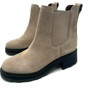 GB | NWT Women's 8.5 M Leather Beige Tan Chelsea Downtown Boots Lug‎ Sole
